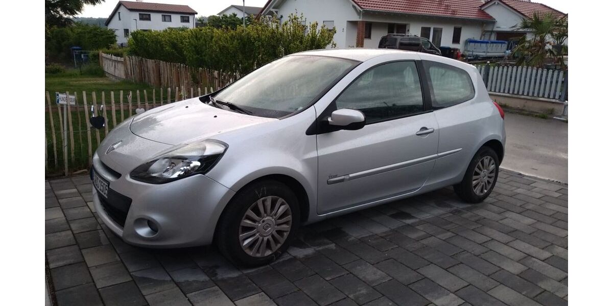 Renault Clio 153.000 km 2.990 &euro; Frickingen 88699