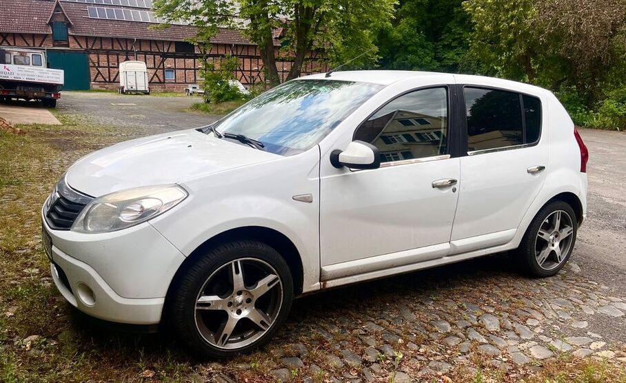 Dacia Sandero 215.500 km 1.500 € Stadtallendorf 35260