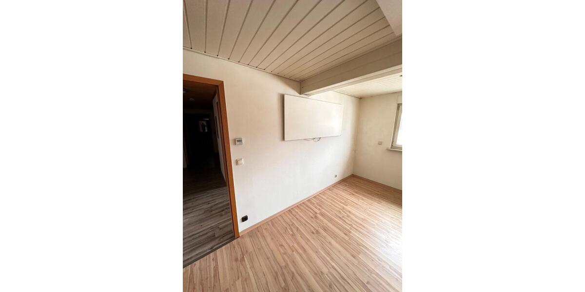 Dachgeschoßwohnung Korbach - 2.5 Zimmer, 490&euro; | Angebot:22009940