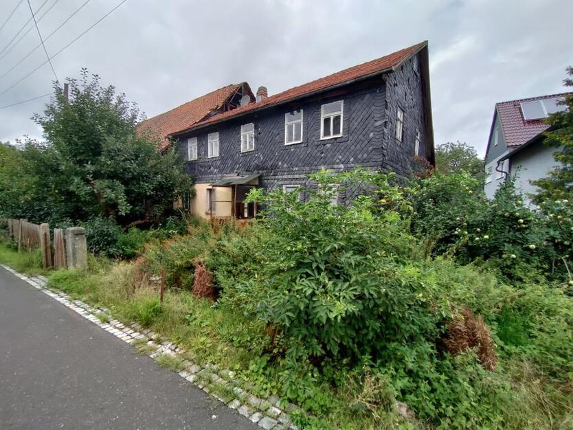 Grundstück mit Abrisshaus und Scheune in Thüringen nähe Coburg