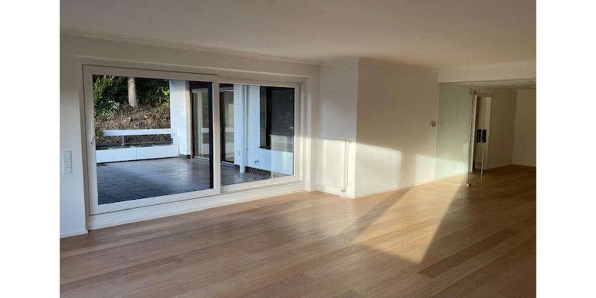 Ansprechende 4-Zimmer Wohnung (ca. 136 m²) mit großer Terrasse 4 zimmer