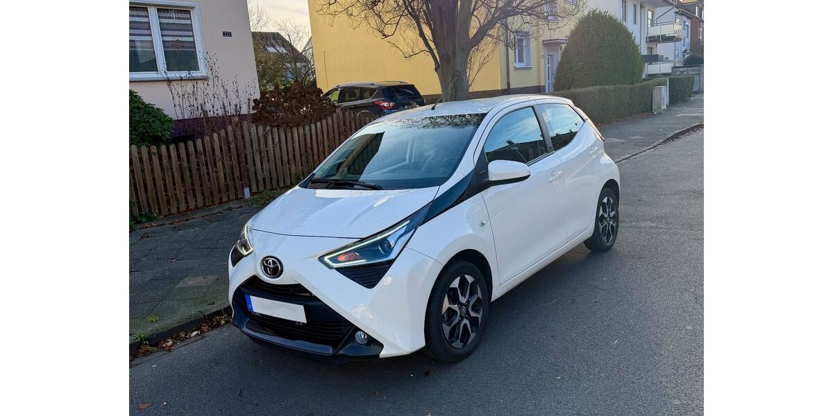 Toyota Aygo (X) 32.000 km 11.500 € Düsseldorf 40627