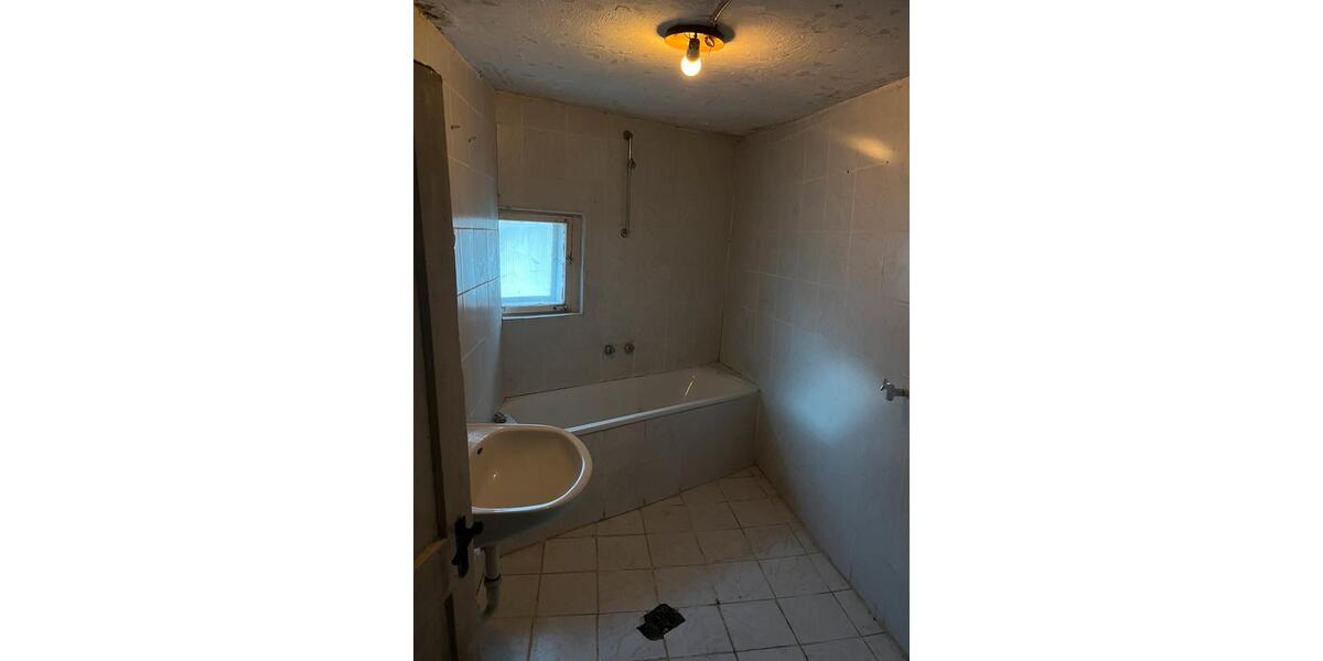 Einfamilienhaus Lauingen (Donau) - 4 Zimmer, 90 m&sup2;, 95.000&euro; | Angebot:25614692