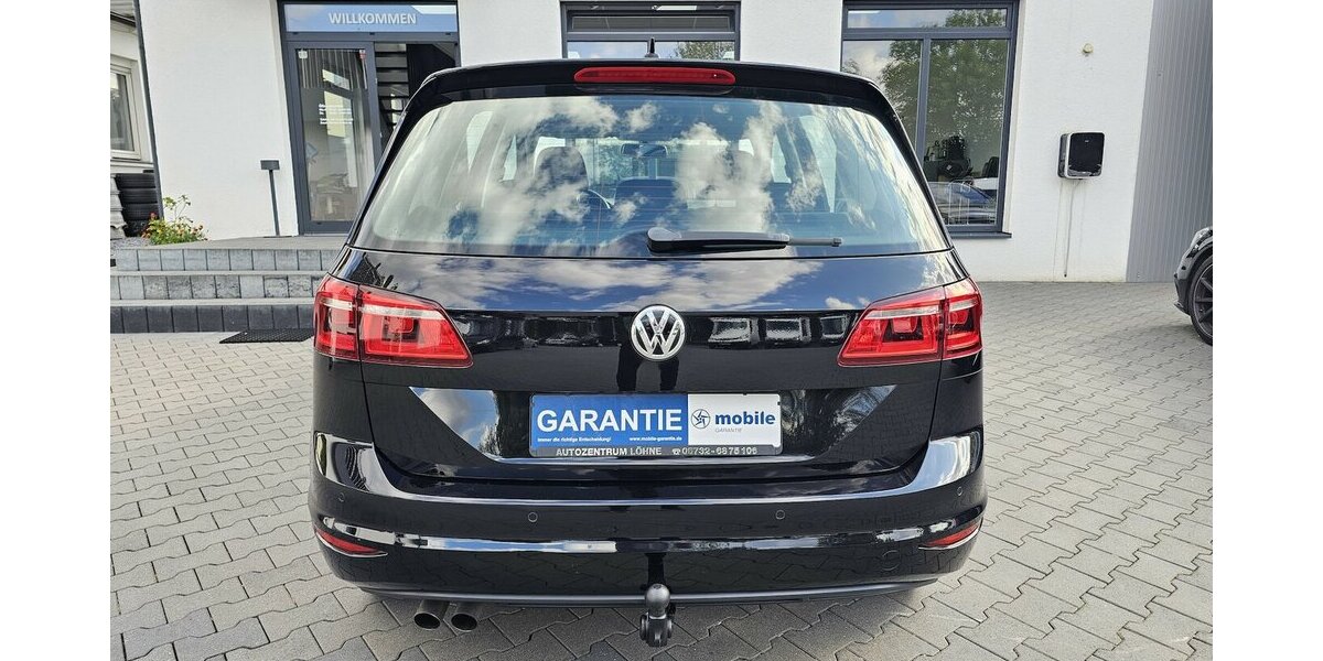 VW Golf Sportsvan 1.4 TSI Highline LEDER NAVI AHK 105.050 km 12.990 &euro; Löhne 32584