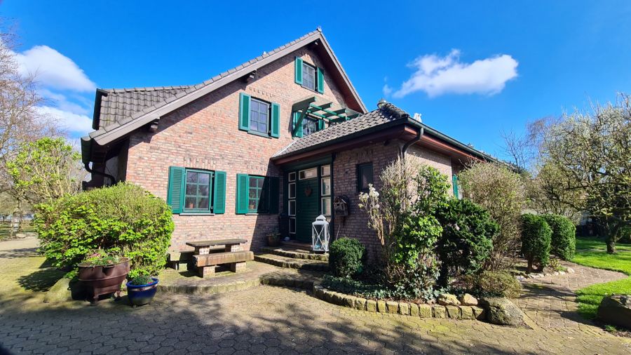 Provisionsfrei* ETW mit Pferdehaltung + 15.000 qm Wiese u. Wald 5 zimmer