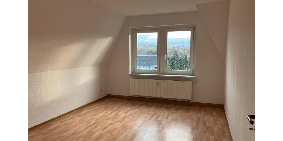 Dachgeschoßwohnung Zschopau - 3 Zimmer, 74 m&sup2;, 530&euro; | Angebot:24979003
