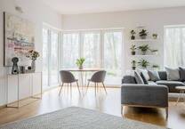 BEZUGSFERTIG! LETZT CHANCE! Helle 3-Zimmerwohnung mit Sonnenbalkon & Tageslichtbad! Sie erhalten sogar noch den KfW-Zuschuss in Höhe von 26.250€!