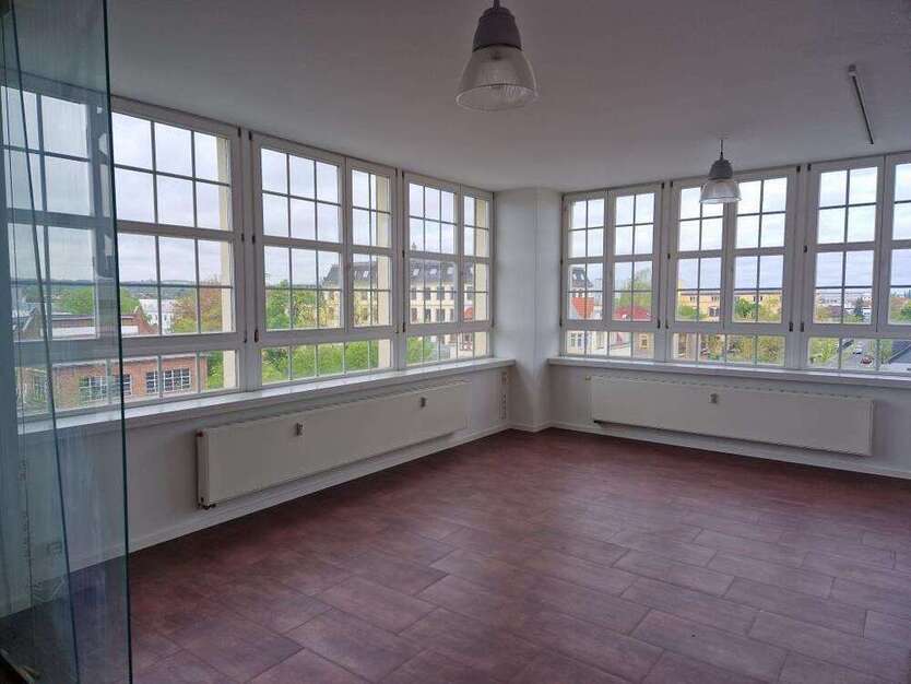 Büro in Dresden 1.424,50 € 259 m²
