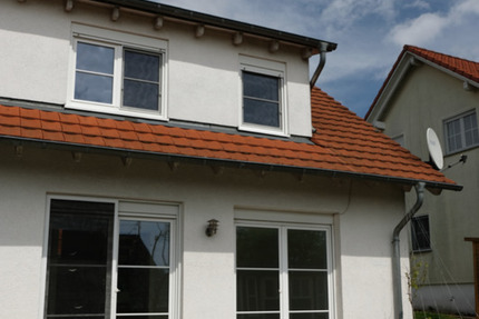 Lichtdurchflutete Doppelhaushälfte mit Garten in toller Lage zimmer