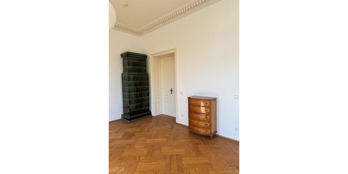 Villa Glauchau - 20 Zimmer, 650 m&sup2;, 3.200&euro; | Angebot:24715880