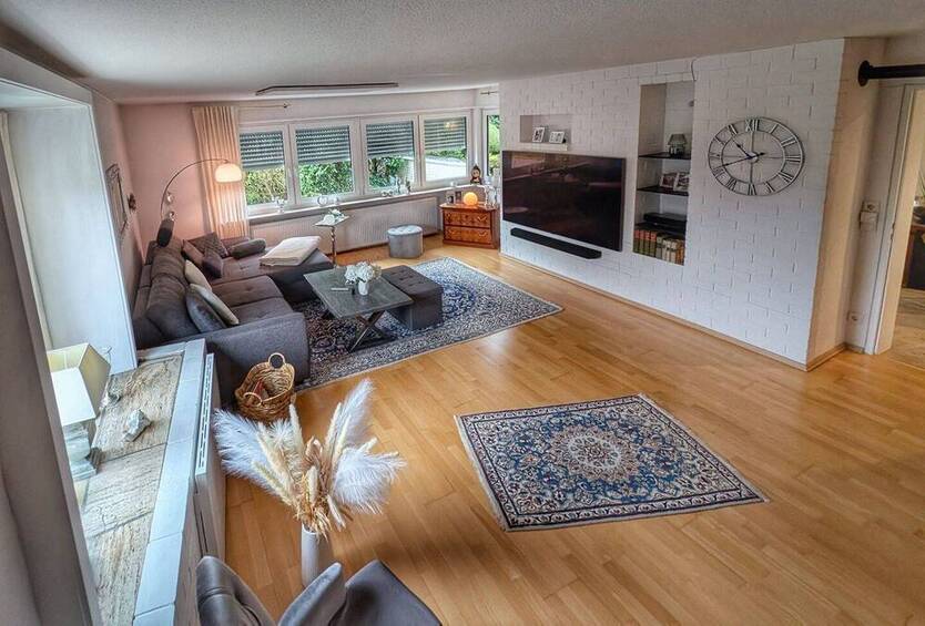 Freistehendes Einfamilienhaus mit EinliegerWohnung - großzügig, modernisiert & energieeffizient