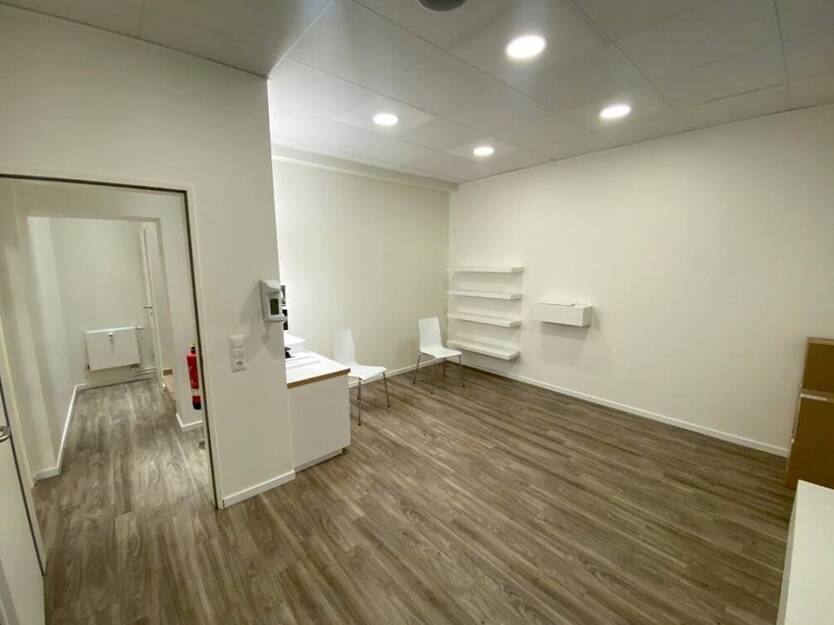 Moderne und großzügige Praxisräumlichkeiten auf zwei Etagen 9 zimmer