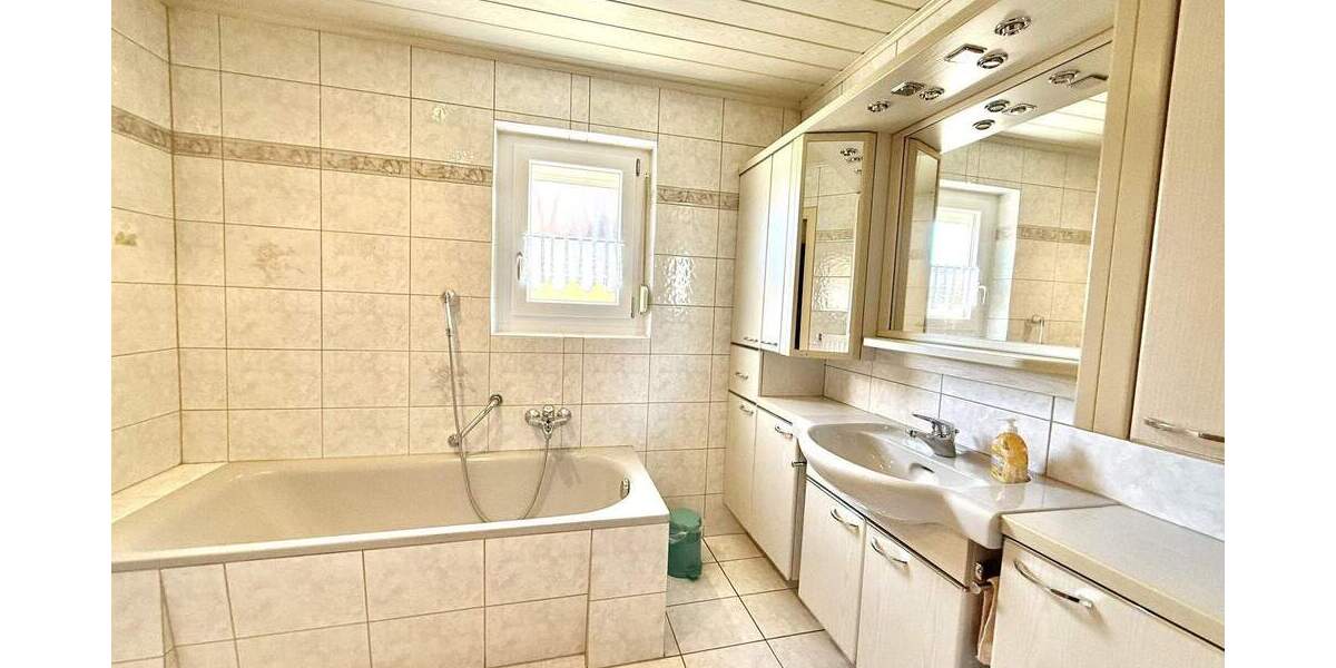 Einfamilienhaus Eslarn - 7 Zimmer, 151 m&sup2;, 180.000&euro; | Angebot:23824889