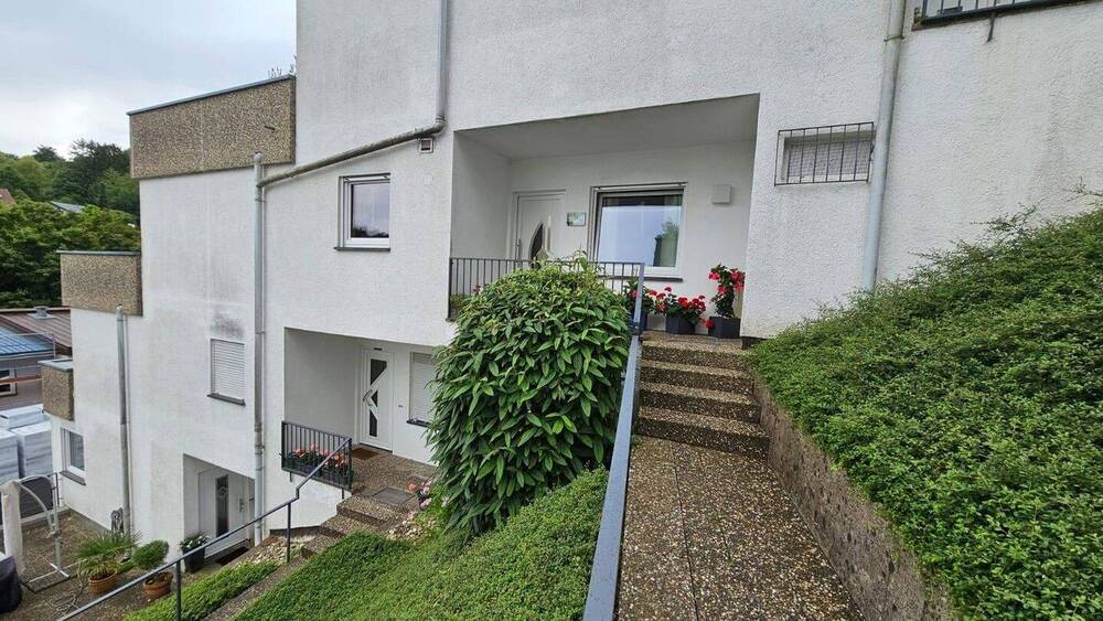 Attraktive 4,5-Zimmer-Terrassenwohnung, mit Waschraum und Keller auf einer Ebene 4 zimmer