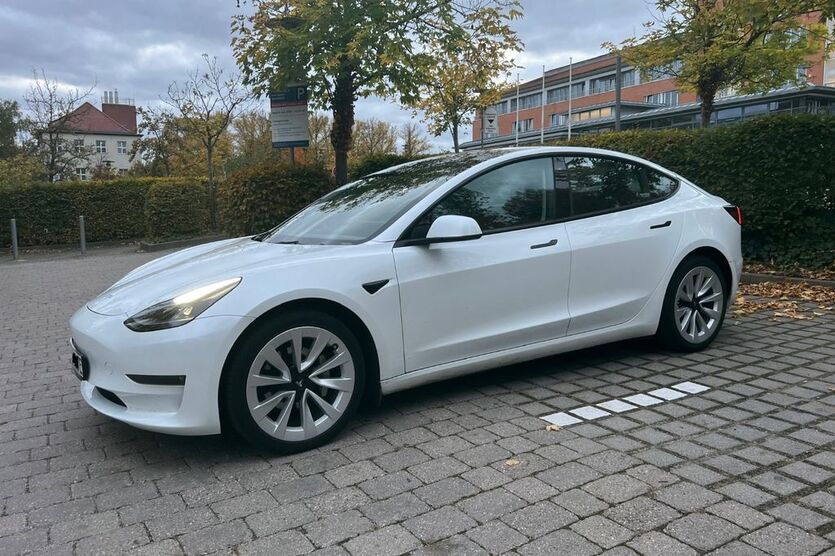 Tesla Model 3 65.000 km 31.400 € Berlin 13086