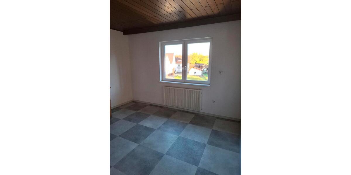 Etagenwohnung Frensdorf - 3 Zimmer, 100 m&sup2;, 920&euro; | Angebot:26368929