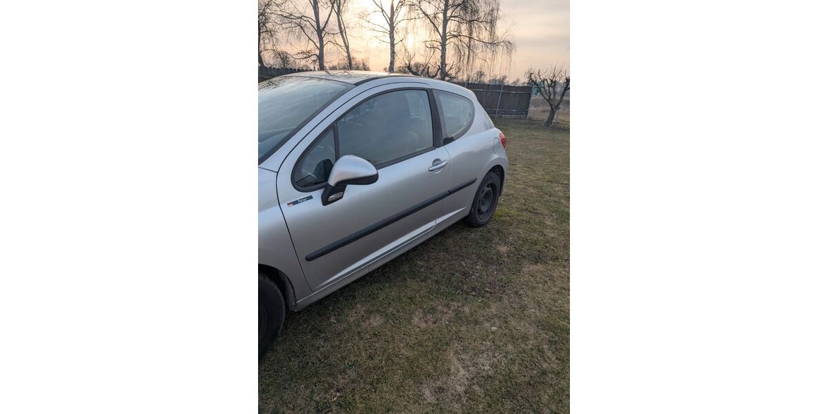Peugeot 207 155.000 km 700 &euro; Nauen 14641