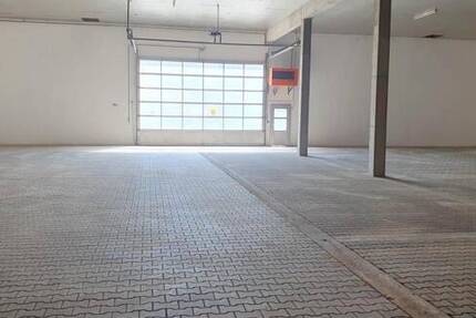 Ab sofort! Hallenabschnitt mit Rolltor, LKW-befahrbar, teilbar, mit Fläche davor und Parkplatz! zimmer