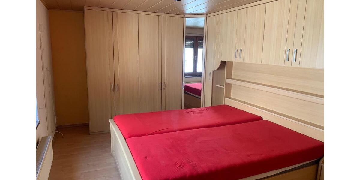 Reihenhaus Werdau - 9 Zimmer, 180 m&sup2;, 89.000&euro; | Angebot:25900449