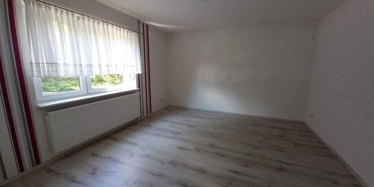 Etagenwohnung Waltershausen - 4 Zimmer, 106 m&sup2;, 199.000&euro; | Angebot:25780389