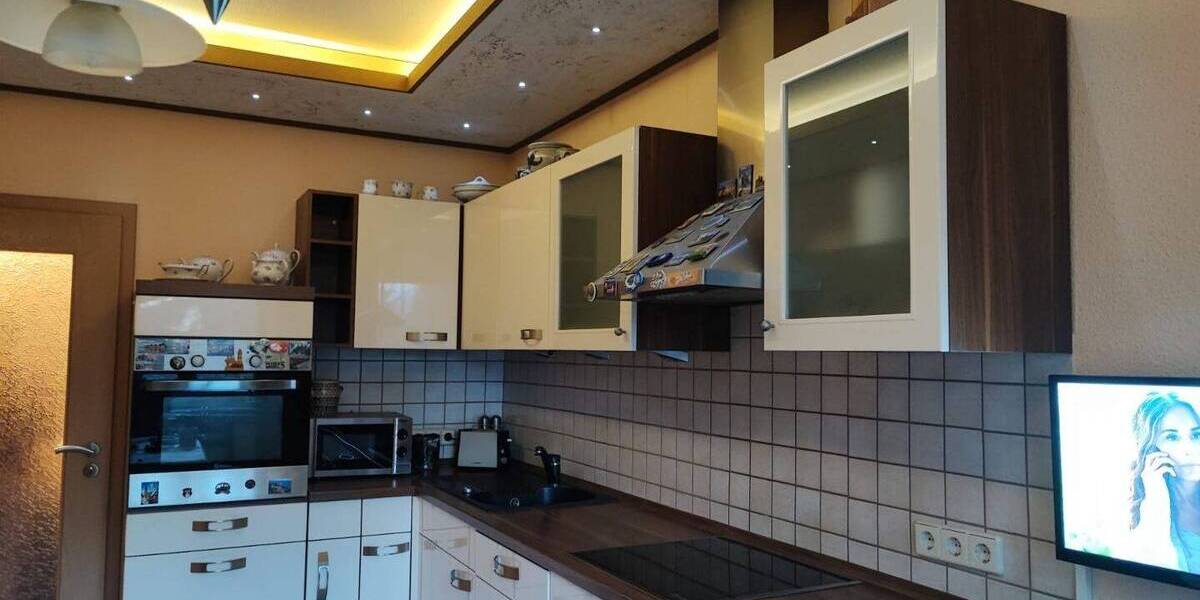 HalleSüdliche Innenstadt: Flexible Büro-Praxisfläche mit separater Wohnmöglichkeit und Garten 9 zimmer