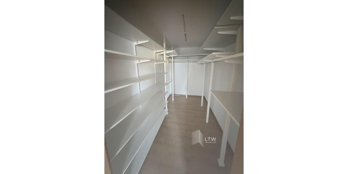 Einfamilienhaus Neumünster - 5 Zimmer, 180 m&sup2;, 1.616&euro; | Angebot:26375600