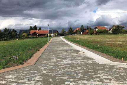 Großes Grundstück am Feldrand mit unverbautem Blick ins Grüne. zimmer