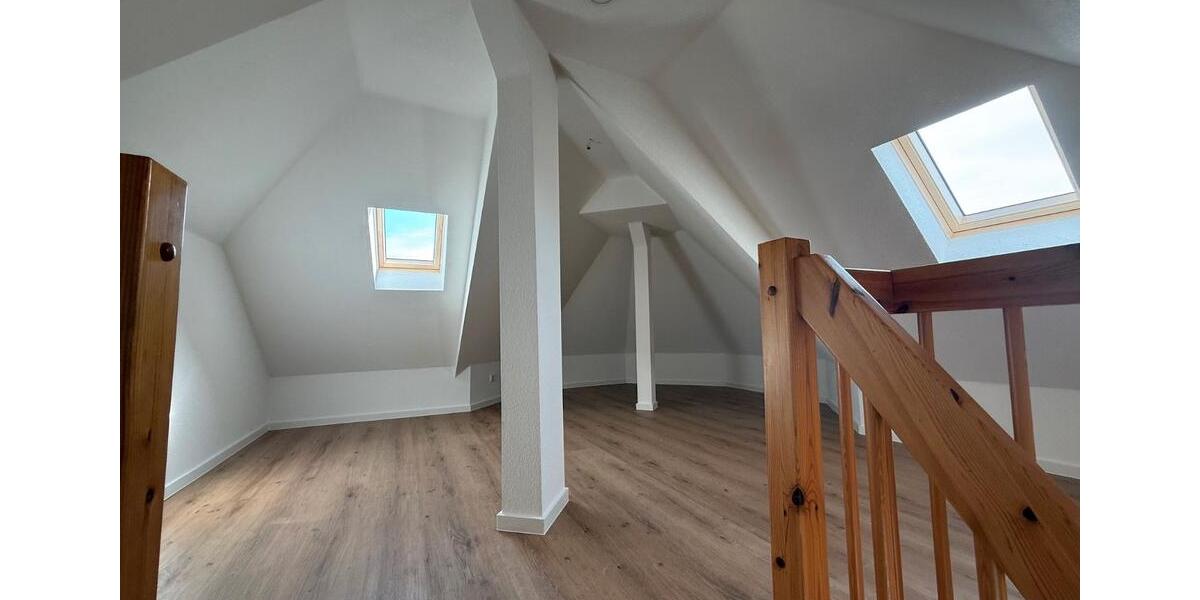 Dachgeschoßwohnung Leipzig Süd - 3 Zimmer, 90 m&sup2;, 1.080&euro; | Angebot:26335102