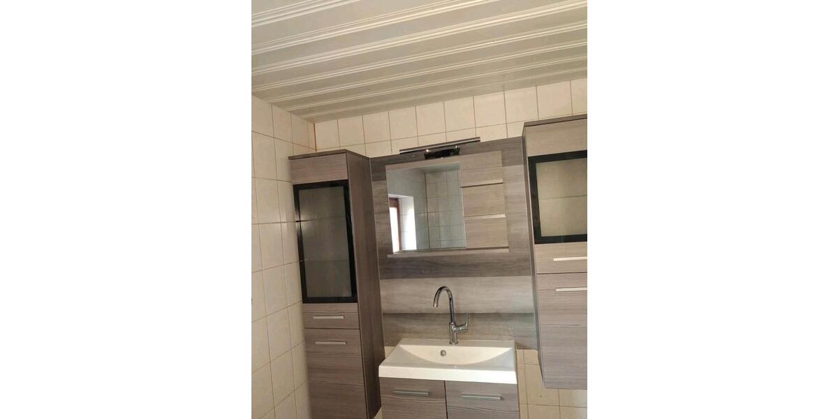 Erdgeschoßwohnung Saaldorf-Surheim Surheim - 3 Zimmer, 95 m&sup2;, 1.050&euro; | Angebot:26385710