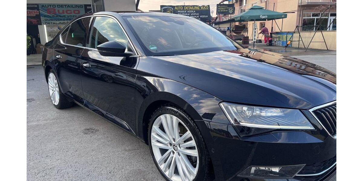 Skoda Superb 177.000 km 15.900 &euro; Unterföhring 85774