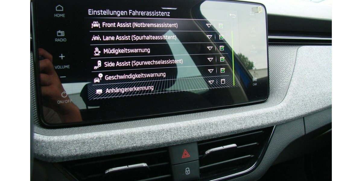 Skoda Kamiq 1,5 TSi Tour Black ACC LED AHK Kamera 4.263 km 26.980 &euro; Falkensee 14612