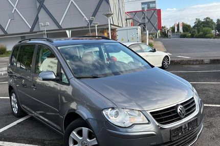 VW Touran 198.000 km 2.999 € Freudenberg 97896