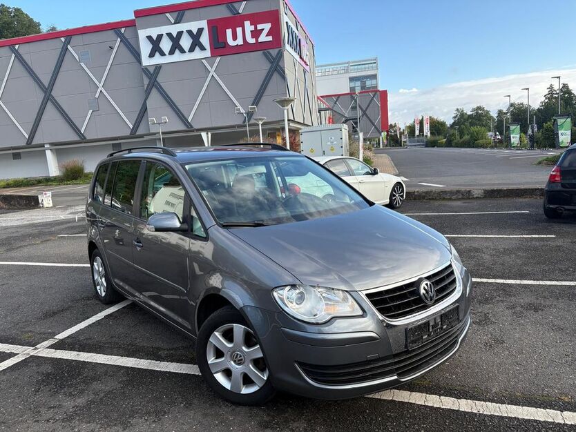 VW Touran 198.000 km 2.999 € Freudenberg 97896