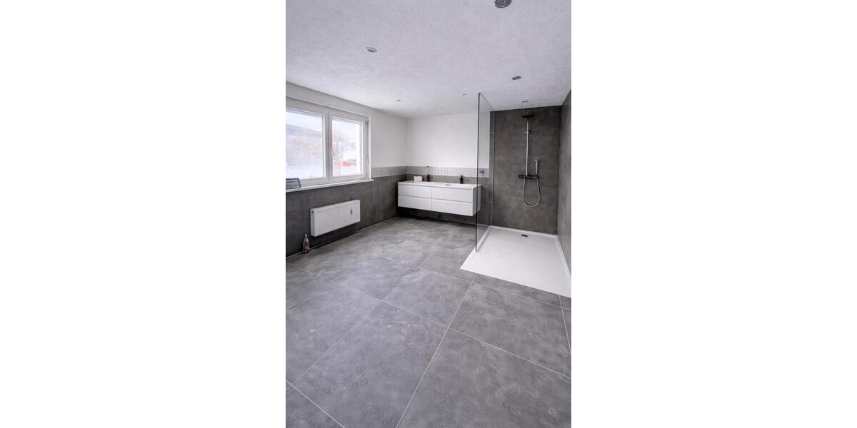 Exklusives Haus in ruhiger Lage – Erstbezug nach Kernsanierung 8 zimmer