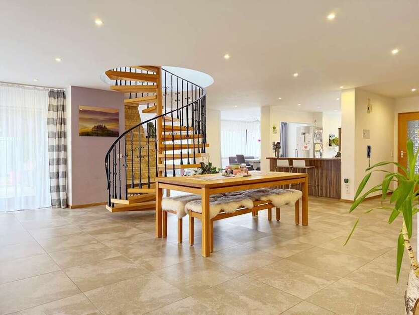 Haus zum Kaufen in Schorndorf 910.000 € 484.38 m²
