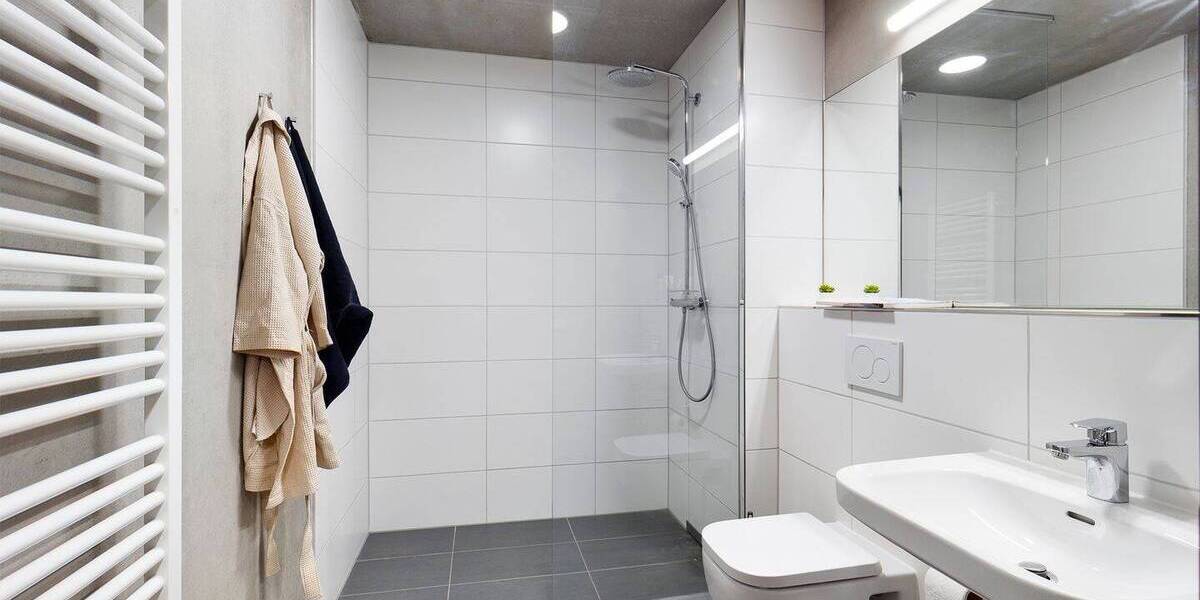 DIE ZIMMEREI | Möbliertes WG-Zimmer mit Terrasse für Studierende & Azubis in Deutz | Shared Bude 1 zimmer