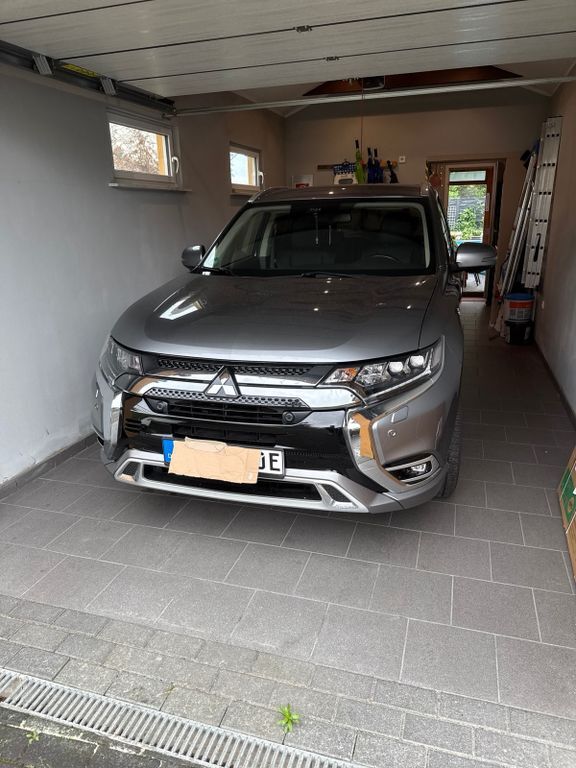 Plug-in Hybrid Outlander