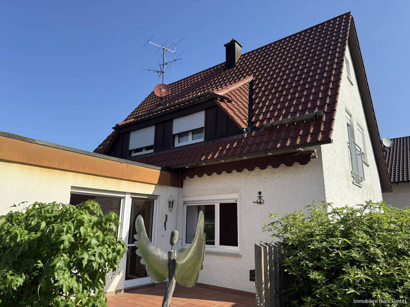 Einfamilienhaus mit Garage und großzügigem Garten gesucht?