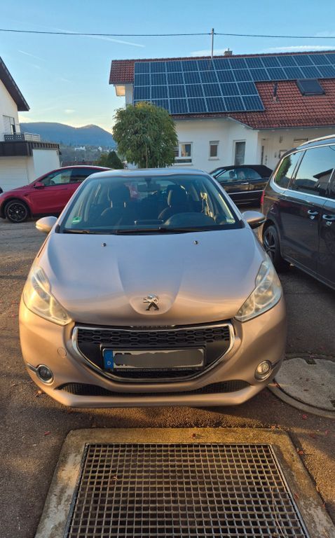 Peugeot 208 135.000 km 4.700 € Geislingen 73312
