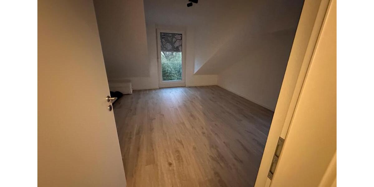 Etagenwohnung Schenefeld - 5 Zimmer, 150 m&sup2;, 2.250&euro; | Angebot:25590013