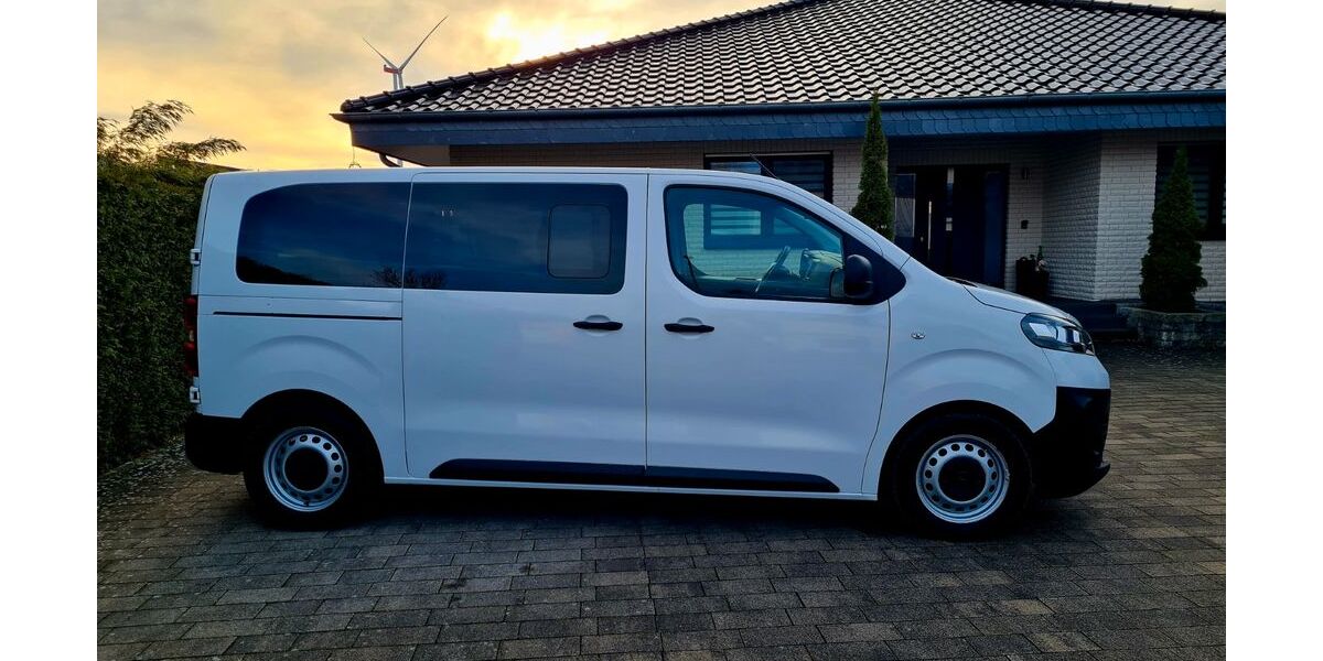 Opel Vivaro 104.000 km 21.300 &euro; Bad Lippspringe 33175