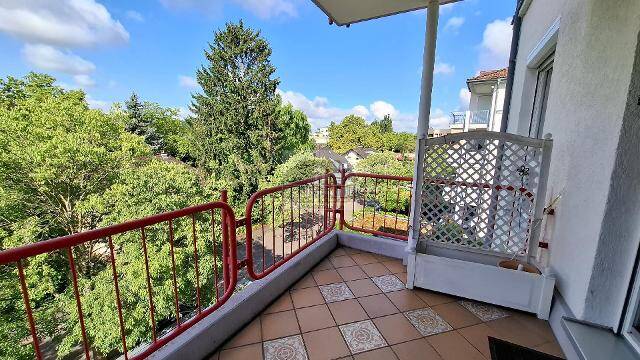 Helle und geräumige 3-Zimmer Wohnung mit Lift, Balkon, Carport