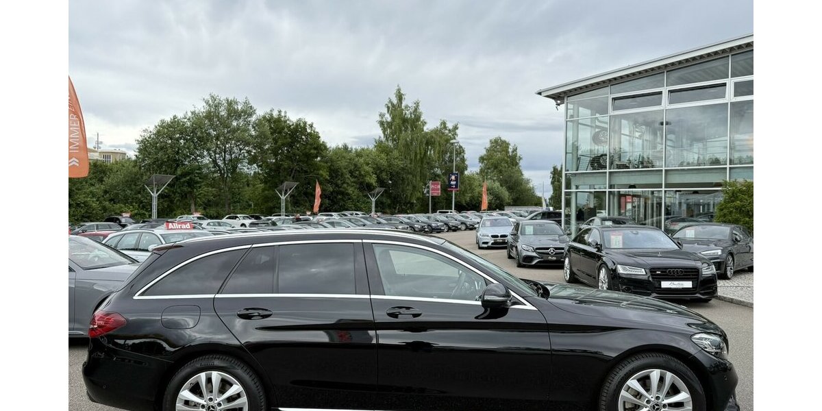 Mercedes-Benz C 180 AVANTGARDE/BURMESTER/KAMERA/HEAD UP/LEDER 72.347 km 23.900 &euro; Villingen-Schwenningen 78054