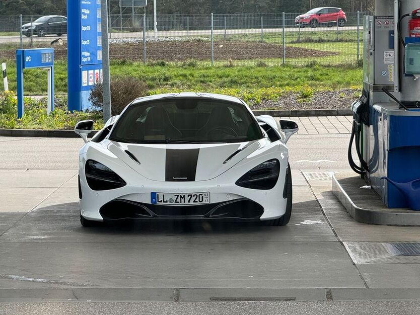 McLaren 720S 4.298 km 234.000 € Igling 86859