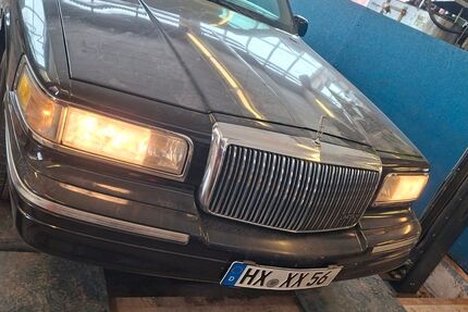Lincoln Town Car 197.894 km 9.999 &euro; Peckelsheim 34439
