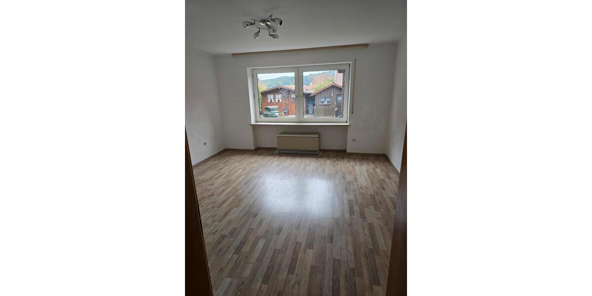 Erdgeschoßwohnung Weiding - 4 Zimmer, 103 m&sup2;, 750&euro; | Angebot:25048066