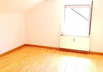 Renovierte 3,5 Zimmer Dachgeschoßwohnung mit Gartennutzung