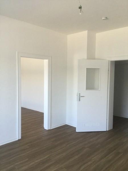 Sanierte und renovierte 2-Zimmer-Wohnung mit Balkon und Tageslichtbad