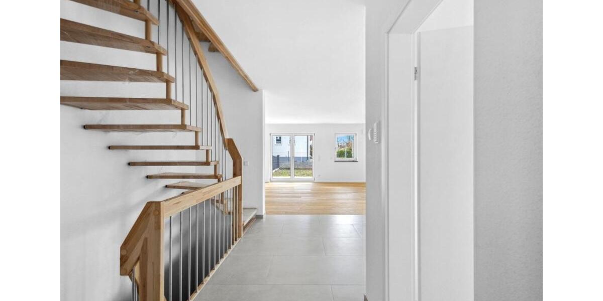 Gehobenes Reihenendhaus zum Erstbezug 5.5 zimmer