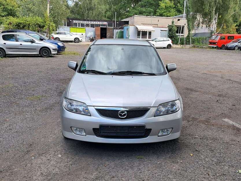 Mazda 323 149.000 km 2.200 € Berlin 12459
